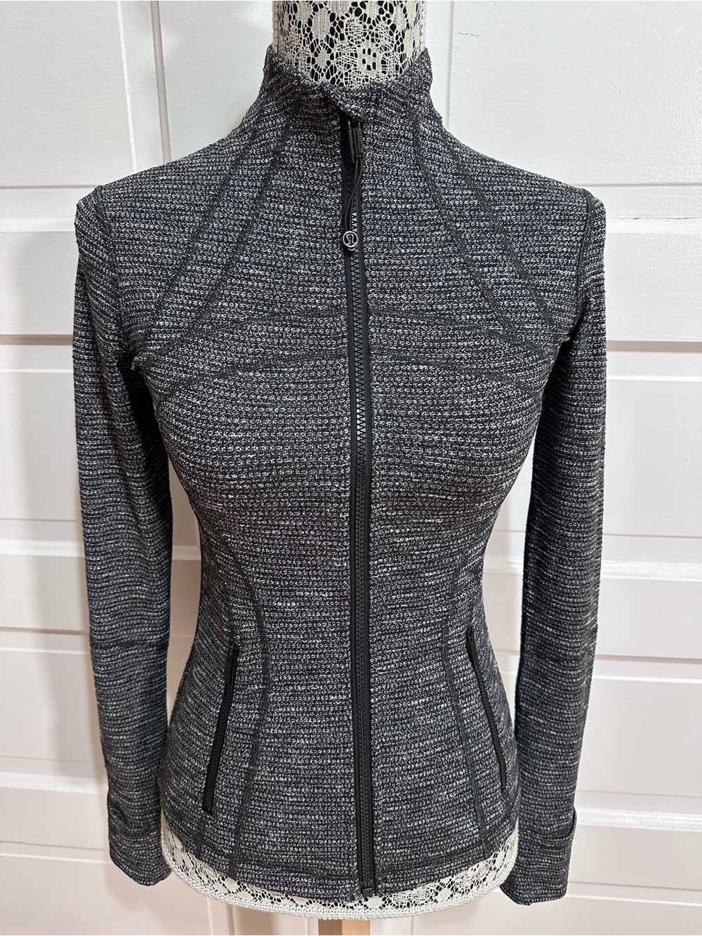Lululemon Define Jacket Size 2 Coco Pique Black White Flattering Fit $128